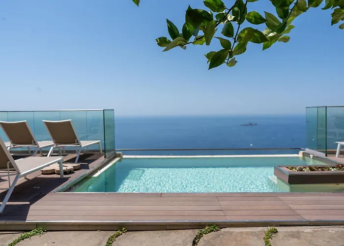 Carminia Villa Positano